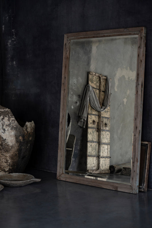 The Enduring Appeal of Distressed Finish Mirror Designs in Modern Interiors